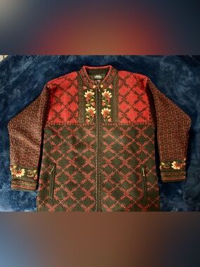 Icelandic Design Red & Black Floral Zip Jacket, Large
